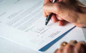 ConEcon - signing documents
